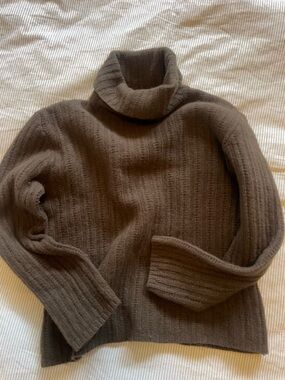 Turtleneck Ribbed Sweater in Brown